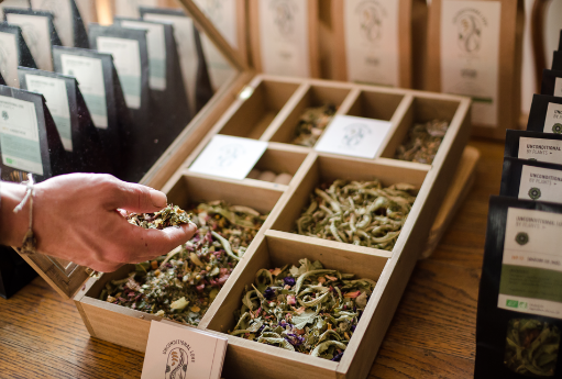 Transformation des plantes aromatiques et médicinales pour l&rsquo;herboristerie